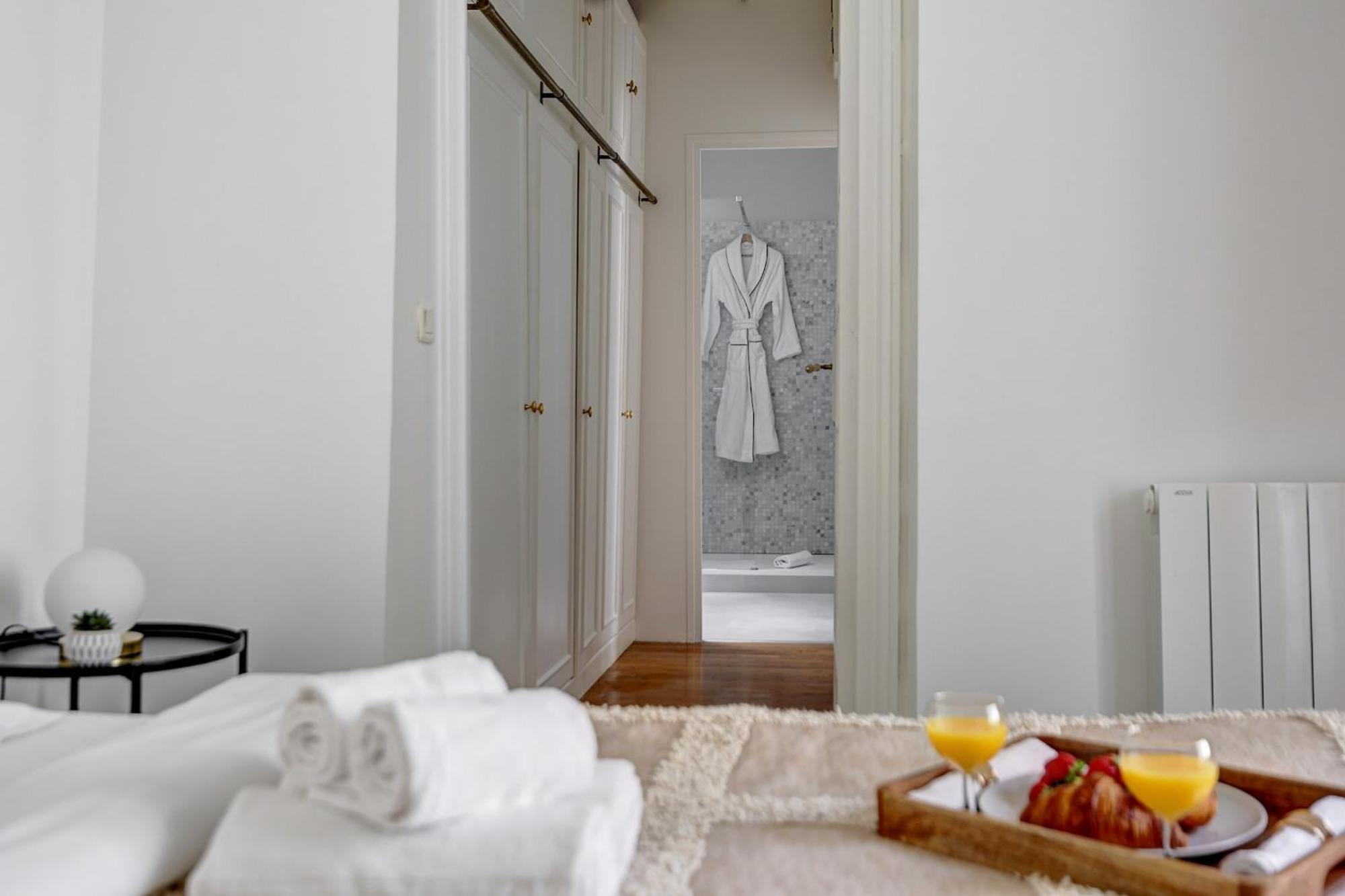 Champs-Elysees - 2Br With Balcony - Cityapartmentstay Париж Екстериор снимка
