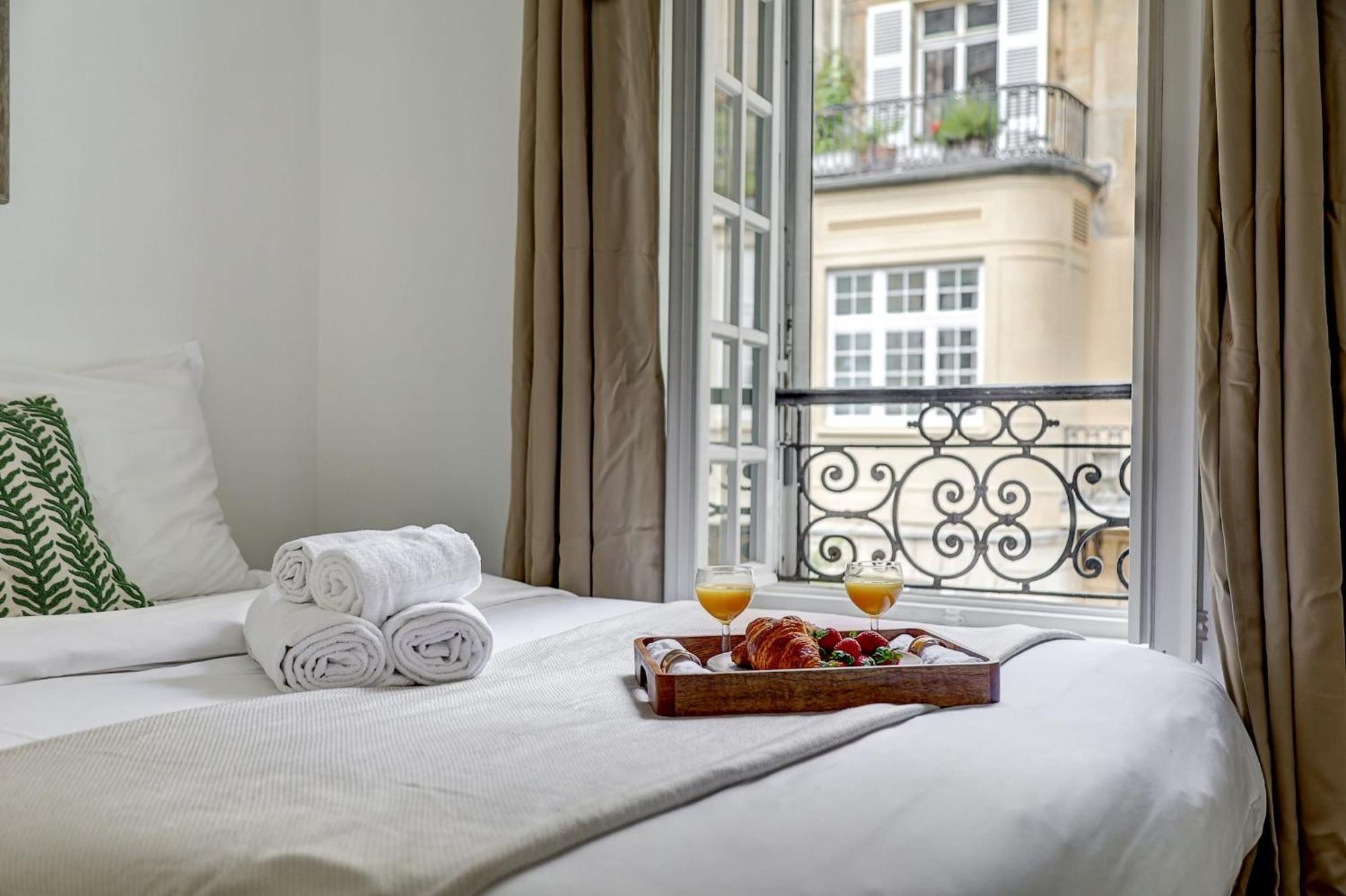 Champs-Elysees - 2Br With Balcony - Cityapartmentstay Париж Екстериор снимка