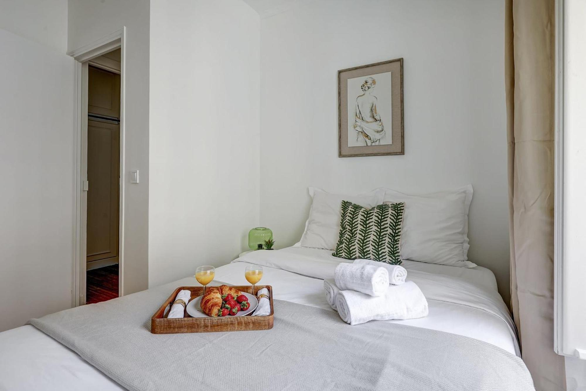 Champs-Elysees - 2Br With Balcony - Cityapartmentstay Париж Екстериор снимка