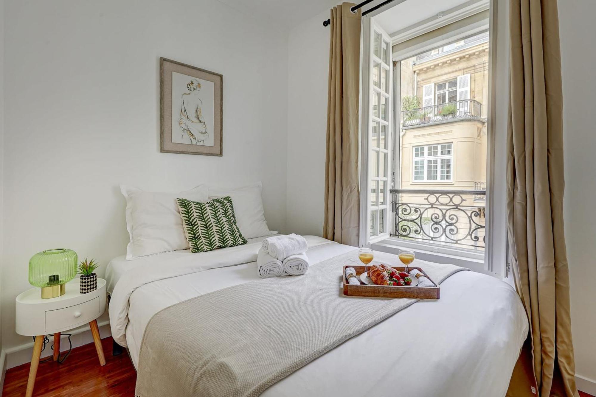Champs-Elysees - 2Br With Balcony - Cityapartmentstay Париж Екстериор снимка