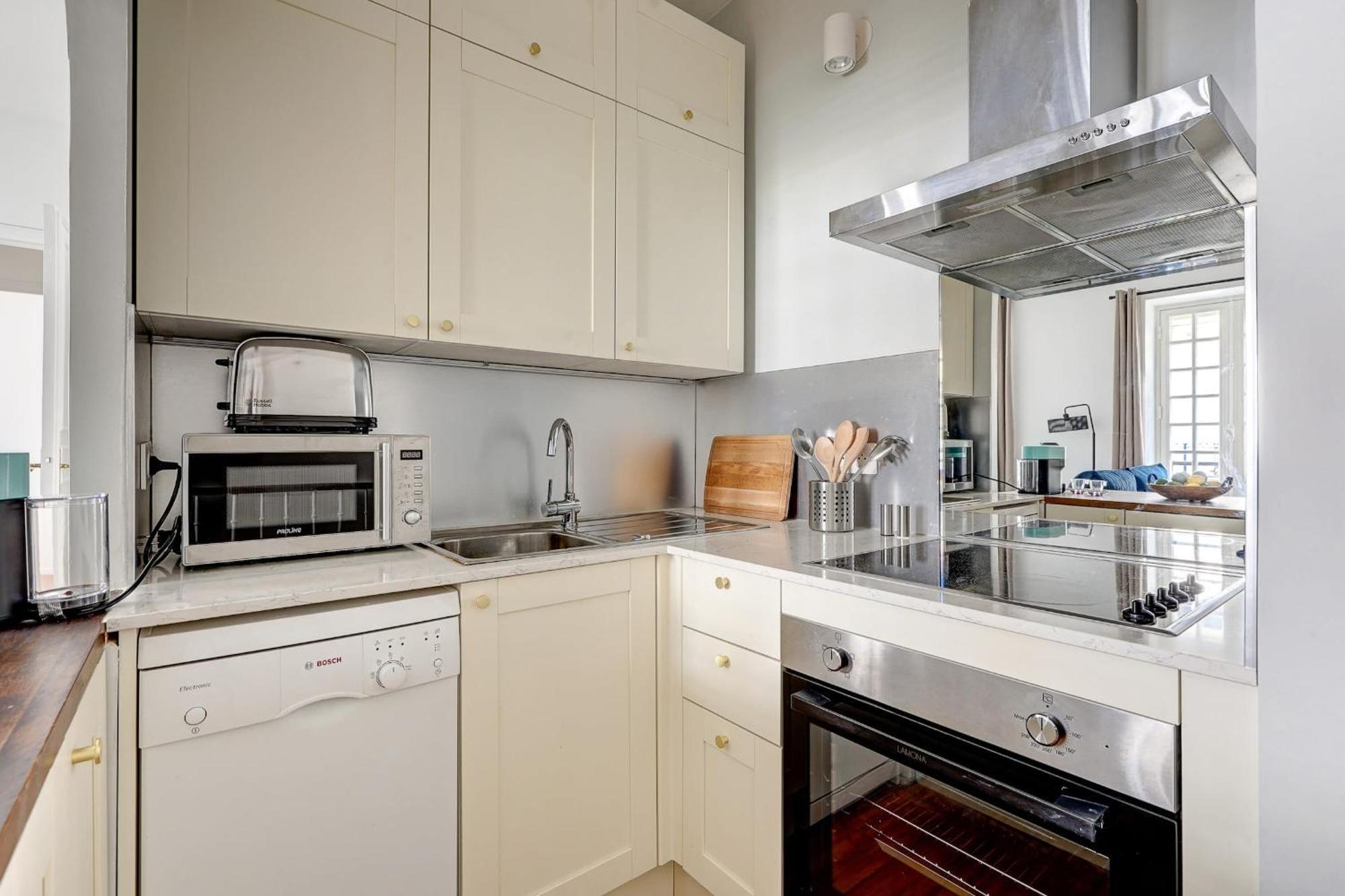 Champs-Elysees - 2Br With Balcony - Cityapartmentstay Париж Екстериор снимка